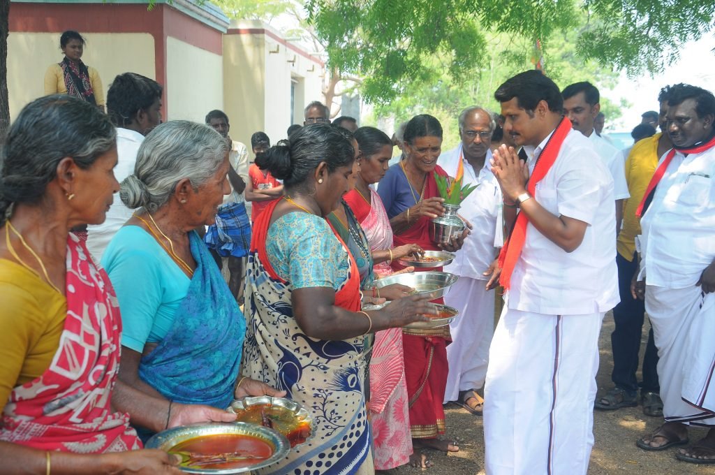 விவசாயத்துடன் இணைந்த அரசியல் வாழ்க்கை! - விவரிக்கிறார் வி.செந்தில் பாலாஜி 3 விவசாயத்துடன் இணைந்த அரசியல் வாழ்க்கை! - விவரிக்கிறார் வி.செந்தில் பாலாஜி