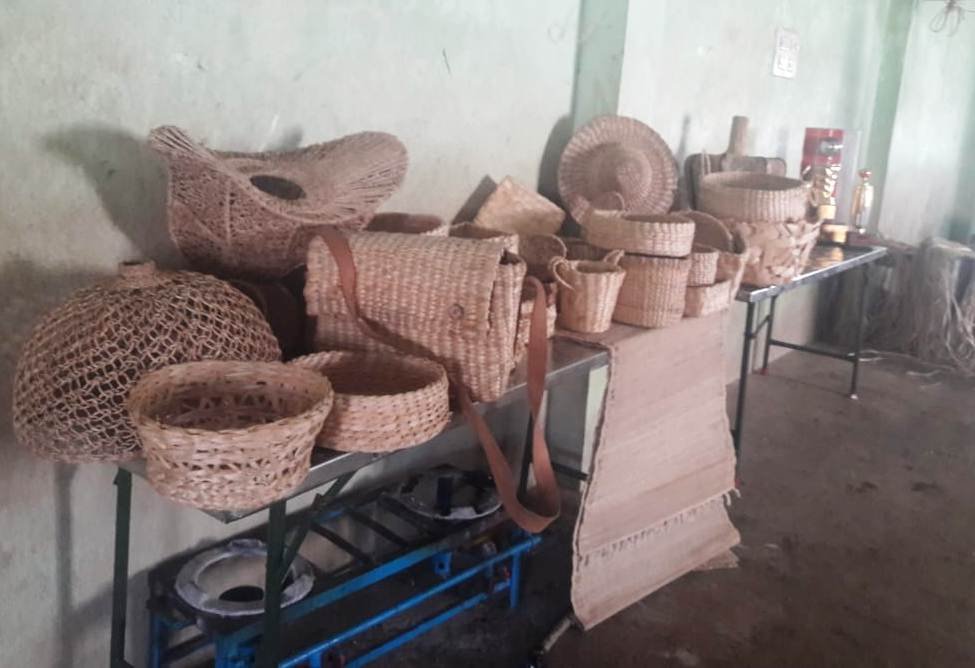 வாழைக் கழிவுகளில் வீட்டுப் பயன் பொருள்கள் - அசத்தும் விவசாயி!