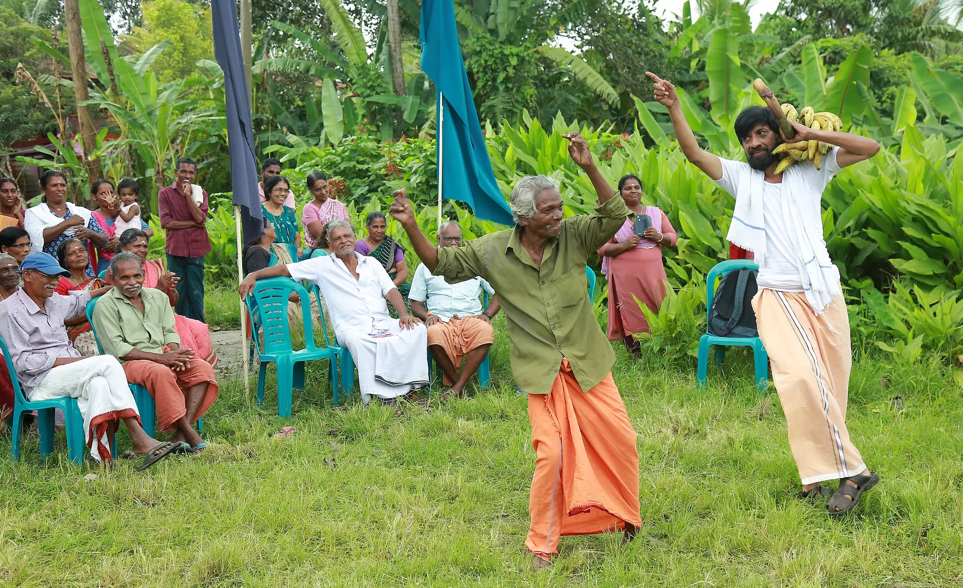 கேரளாவில் களைகட்டும் விவசாயிகளின் ’கடம்பன் மூத்தன்’ கலைப் பயணம்!