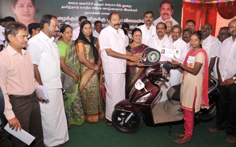  மகளிர் மேம்பாட்டில் இரு சக்கர வாகனங்கள்!